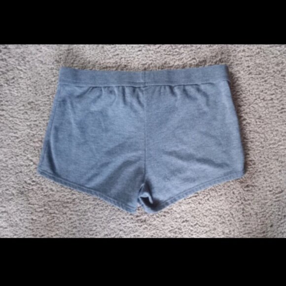 4 PIECE BUNDLE OF WOMENS CLOTHING SIZE MEDIUM. LIKE NEW! EXCELLENT CONDITION! - Picture 6 of 15